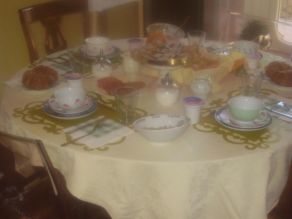 B&B Gens Julia Trieste Bagian luar foto