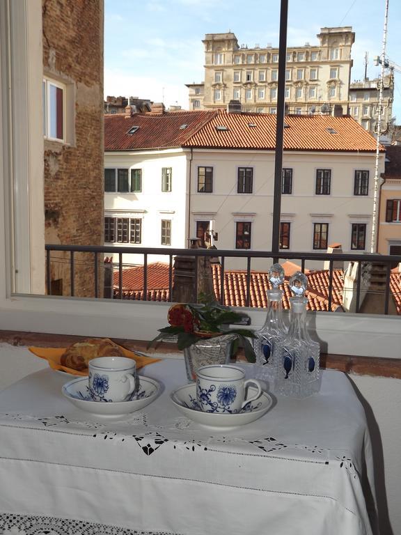 B&B Gens Julia Trieste Bagian luar foto