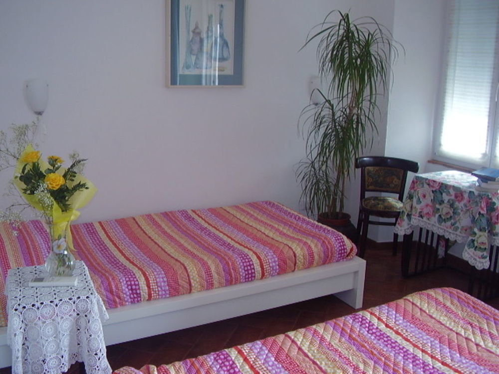 B&B Gens Julia Trieste Bagian luar foto