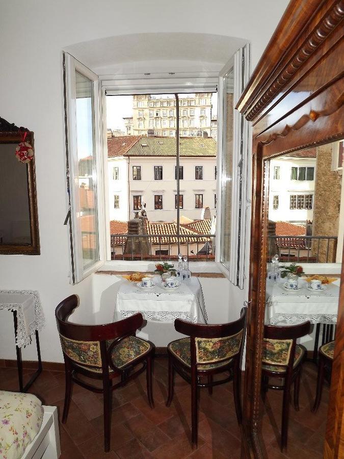 B&B Gens Julia Trieste Bagian luar foto