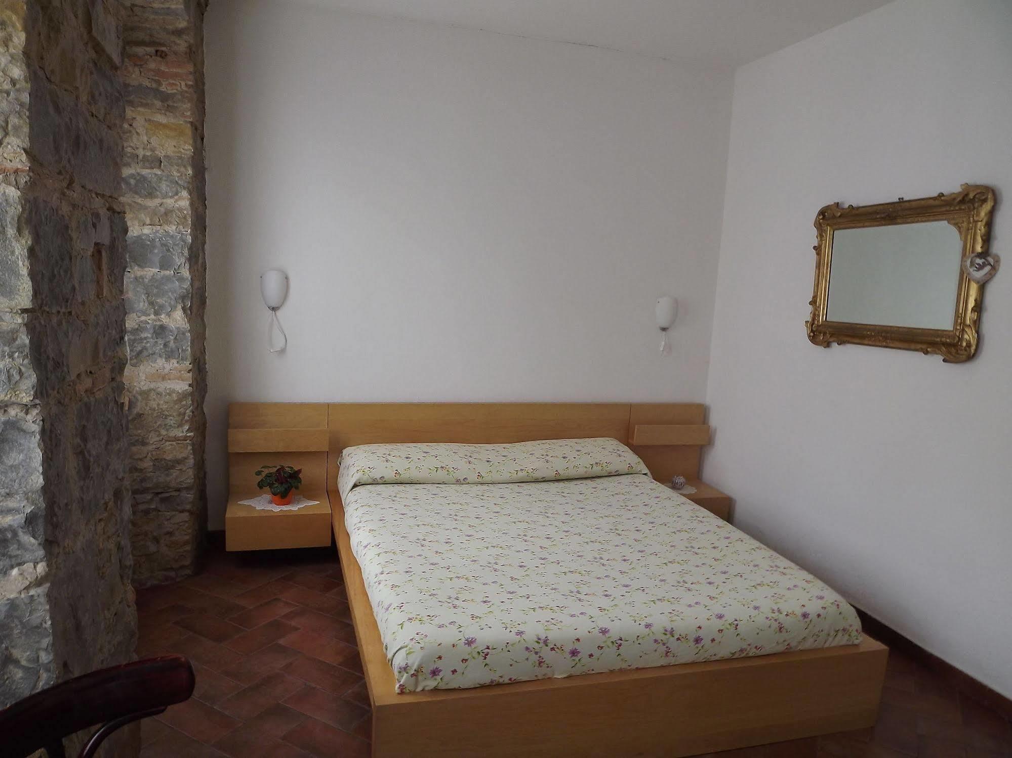 B&B Gens Julia Trieste Bagian luar foto